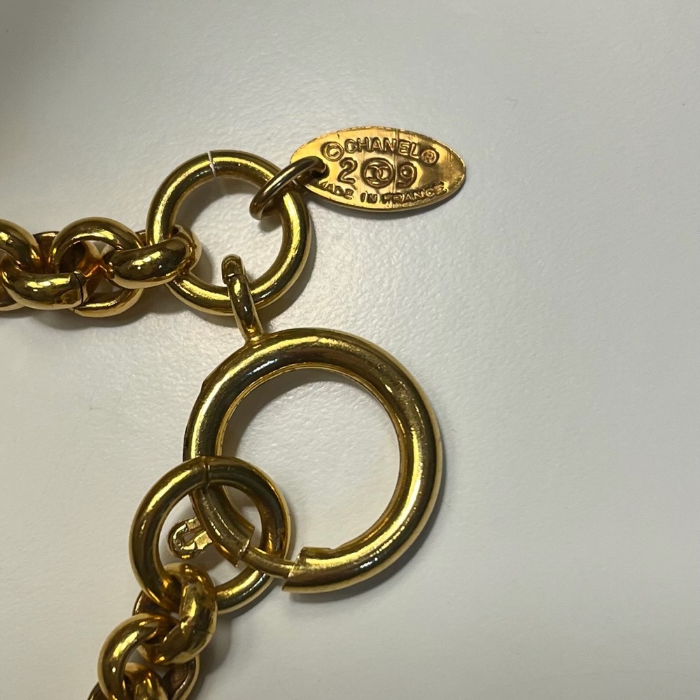 CHANEL Vintage Gold CC Logo Medallion Necklace - Picture 6 of 6